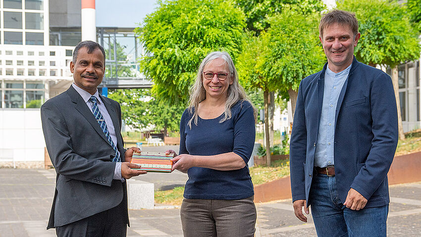 Präsidentin begrüßt Prof. Rajesh Jha von der University of Hawaii an der Hochschule