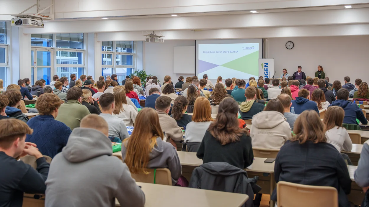 Die neuen Studierenden werden vom AStA begrüßt