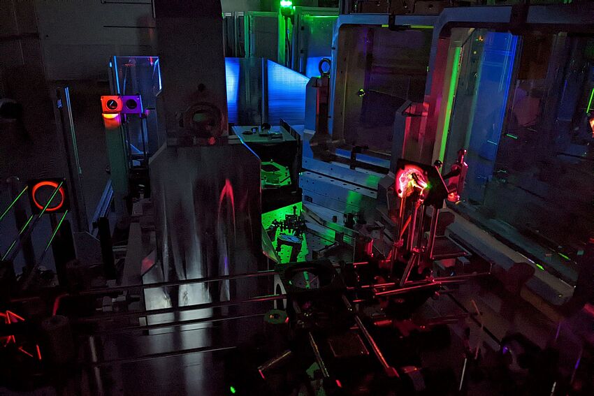 Carl-Zeiss-Stiftung fördert Laserforschung und Requirements Engineering Carl-Zeiss-Stiftung fördert Laserforschung und Requirements Engineering