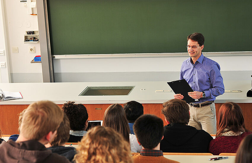 Professor während einer Vorlesung