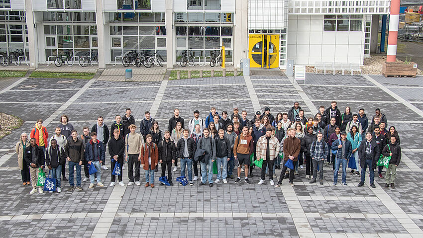 April und Mai stehen im Zeichen von Studienstart und Information April und Mai stehen im Zeichen von Studienstart und Information