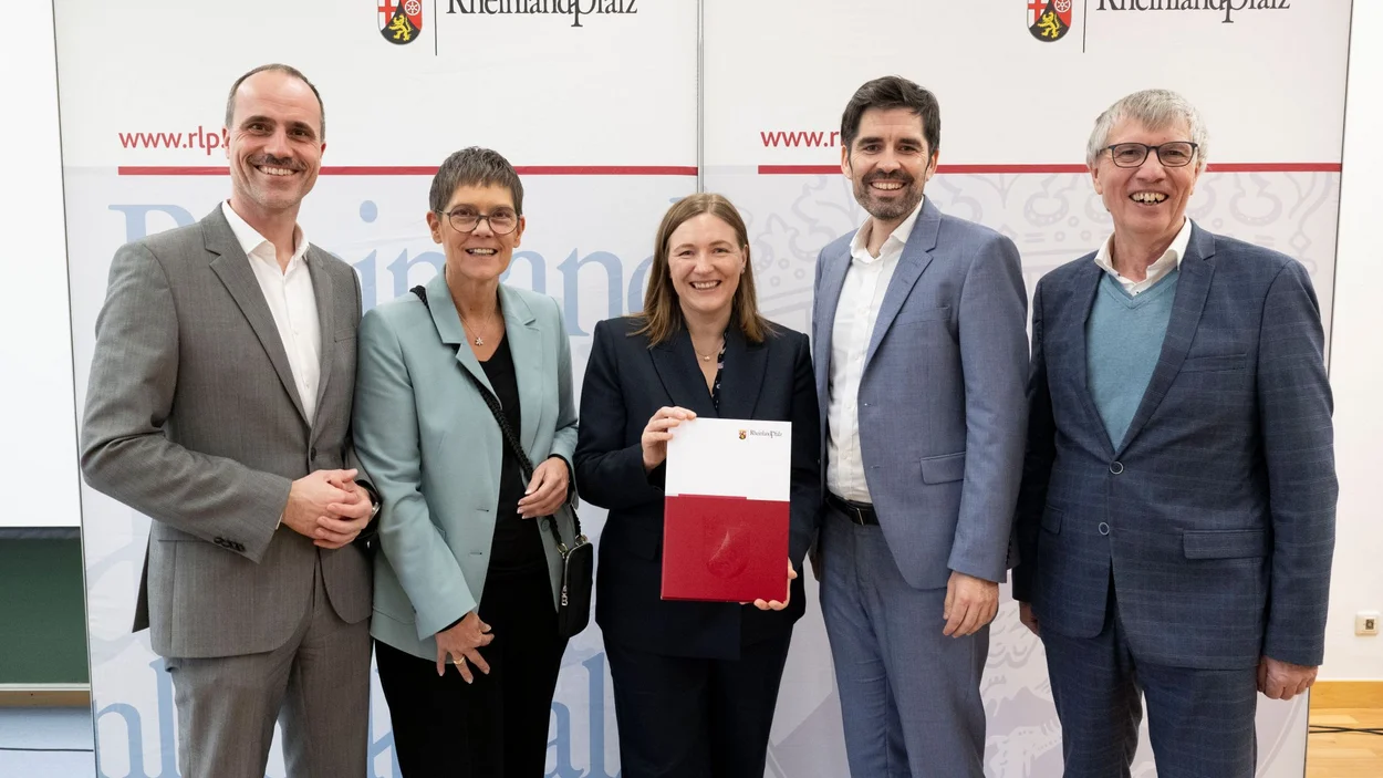Von links: Wissenschaftsminister Clemens Hoch, Wirtschaftsstaatssekretärin Petra Dick-Walther, Frauenministerin Katharina Binz, Bildungsminister Sven Teuber und Klimaschutzstaatssekretär Dr. Erwin Manz.
