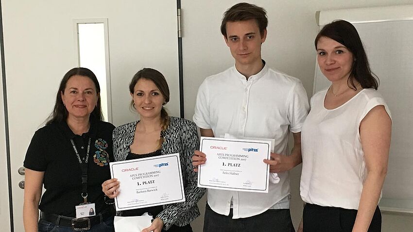 Informatiker*innen gewinnen „APEX Programming Competition 2017“