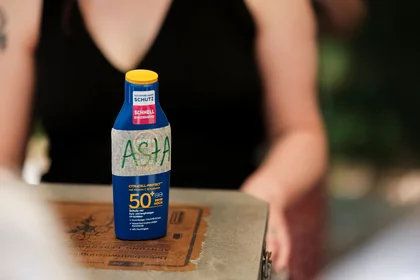 Sonnencreme mit Aufkleber "AStA"