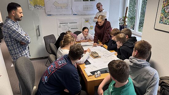 Was Architektur mit Schulprojekten zu tun hat – Die MINT-AG zu Besuch bei Faber & Müller Was Architektur mit Schulprojekten zu tun hat – Die MINT-AG zu Besuch bei Faber & Müller