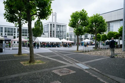 Bild vom Innenhof des TH-Campus während der Umweltmesse.