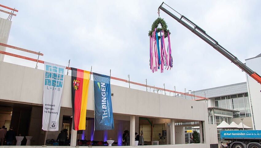 Richtfest für das neue Hörsaalgebäude mit Audimax an der TH Bingen Richtfest für das neue Hörsaalgebäude mit Audimax an der TH Bingen