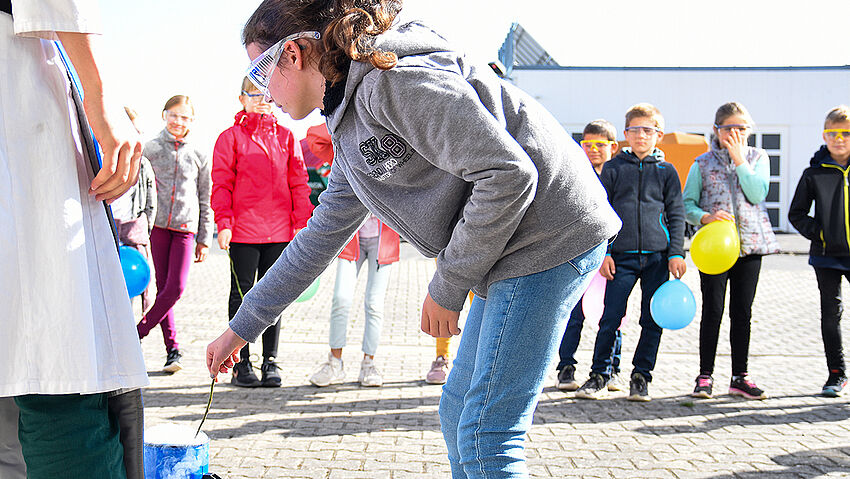 Sehen, hören und schmecken bei der Kinderhochschule