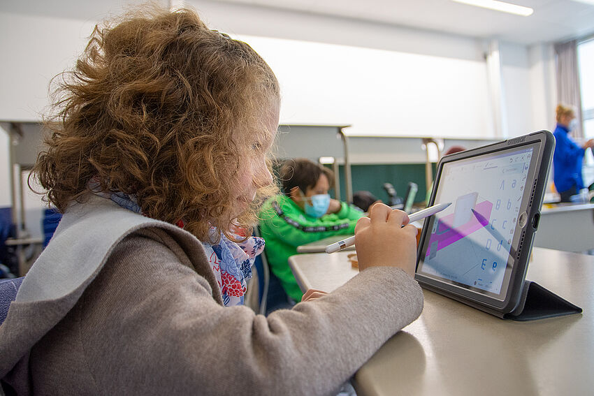 Kinderhochschule für junge Forscher und Entdeckerinnen startet in den Herbstferien Kinderhochschule für junge Forscher und Entdeckerinnen startet in den Herbstferien