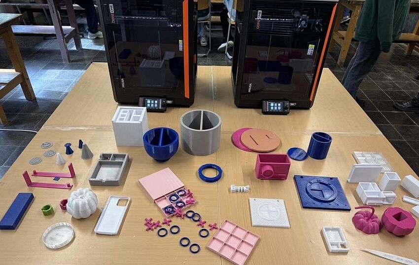 TH Bingen und MINTplus übergeben 3D-Drucker an die Fachschaft Bildende Kunst des Emanuel-Felke-Gymnasiums TH Bingen und MINTplus übergeben 3D-Drucker an die Fachschaft Bildende Kunst des Emanuel-Felke-Gymnasiums