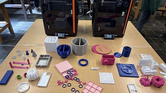 TH Bingen und MINTplus übergeben 3D-Drucker an die Fachschaft Bildende Kunst des Emanuel-Felke-Gymnasiums TH Bingen und MINTplus übergeben 3D-Drucker an die Fachschaft Bildende Kunst des Emanuel-Felke-Gymnasiums