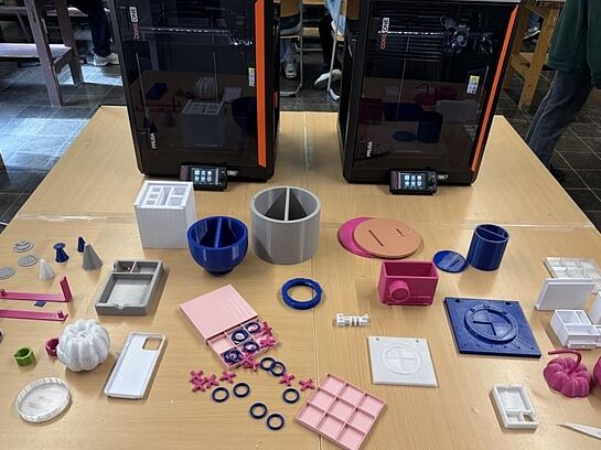 TH Bingen und MINTplus übergeben 3D-Drucker an die Fachschaft Bildende Kunst des Emanuel-Felke-Gymnasiums