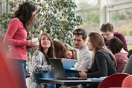 Studenten der TH Bingen im Gespräch
